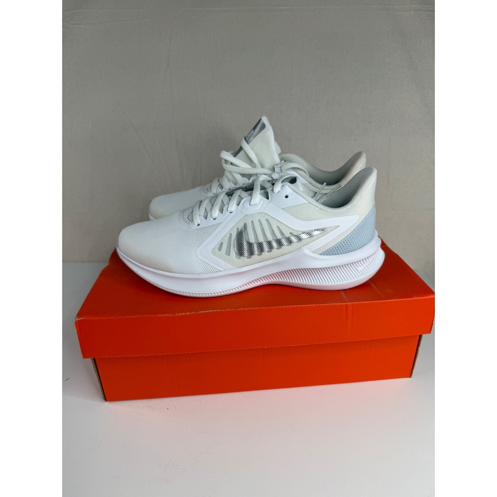 New Nike Downshifter 10 Women's Running Shoe size 8.5 White/Silver CI9984-100